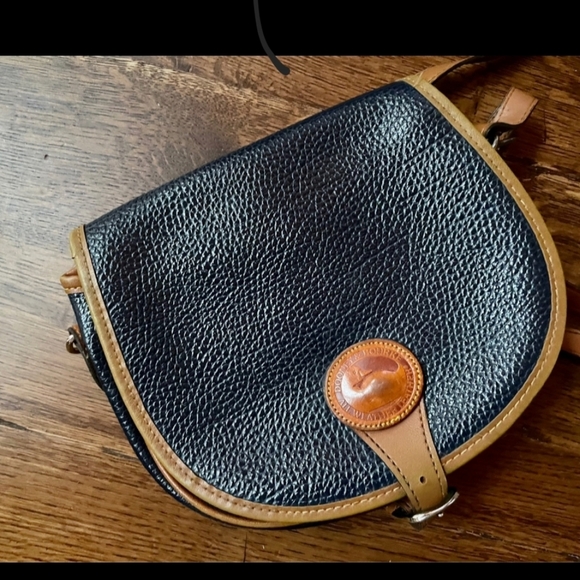 Vtg Dooney & Bourke medium saddle crossbody bag - Picture 3 of 7
